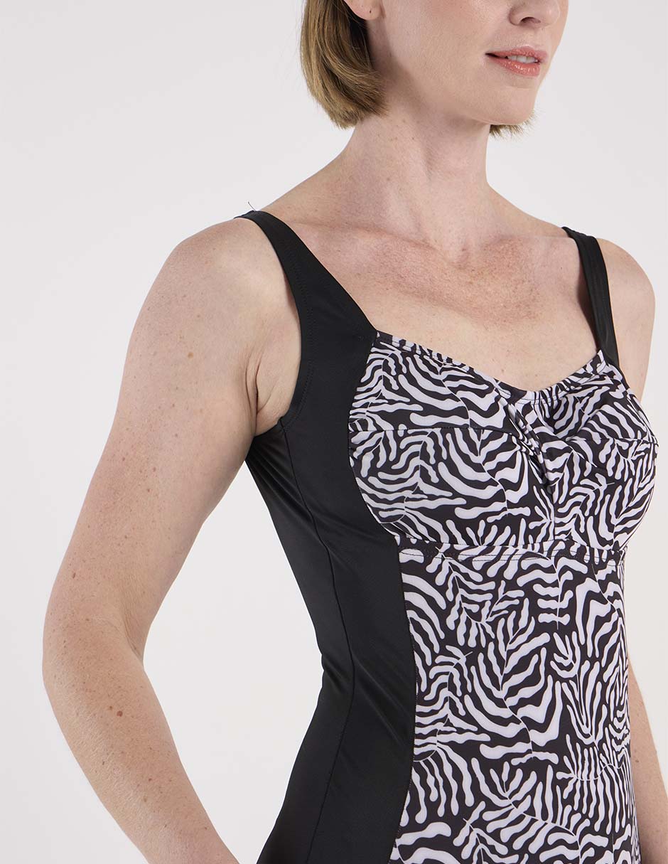 Traje de baño completo estampado animal print para mujer 3