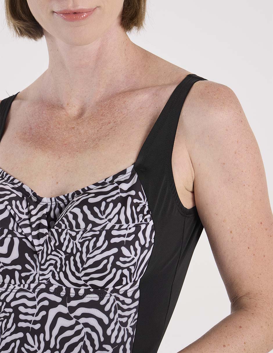 Traje de baño completo estampado animal print para mujer 4